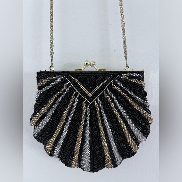 La Regale Vintage Beaded Clam Shell Shape Evening Purse Handbag NYE!!! - Picture 4 of 6